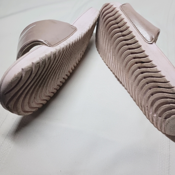 Girl's Nike Slide - Picture 5 of 5